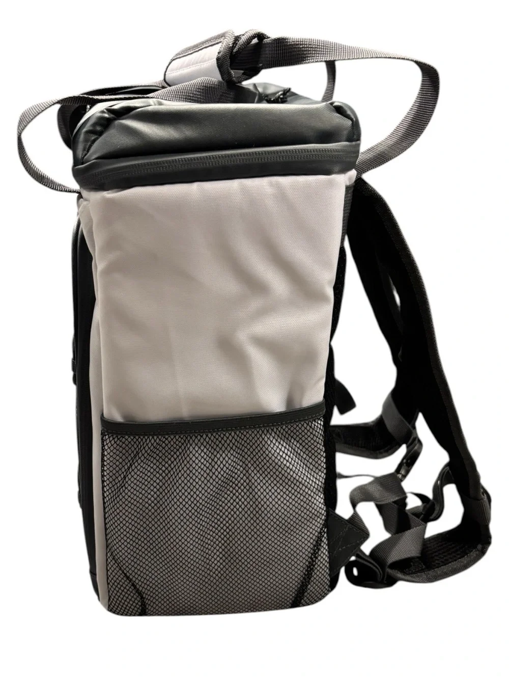 NWT Igloo Marine MaxCold 28 Can Backpack Cooler Soft Insulated White and Grey